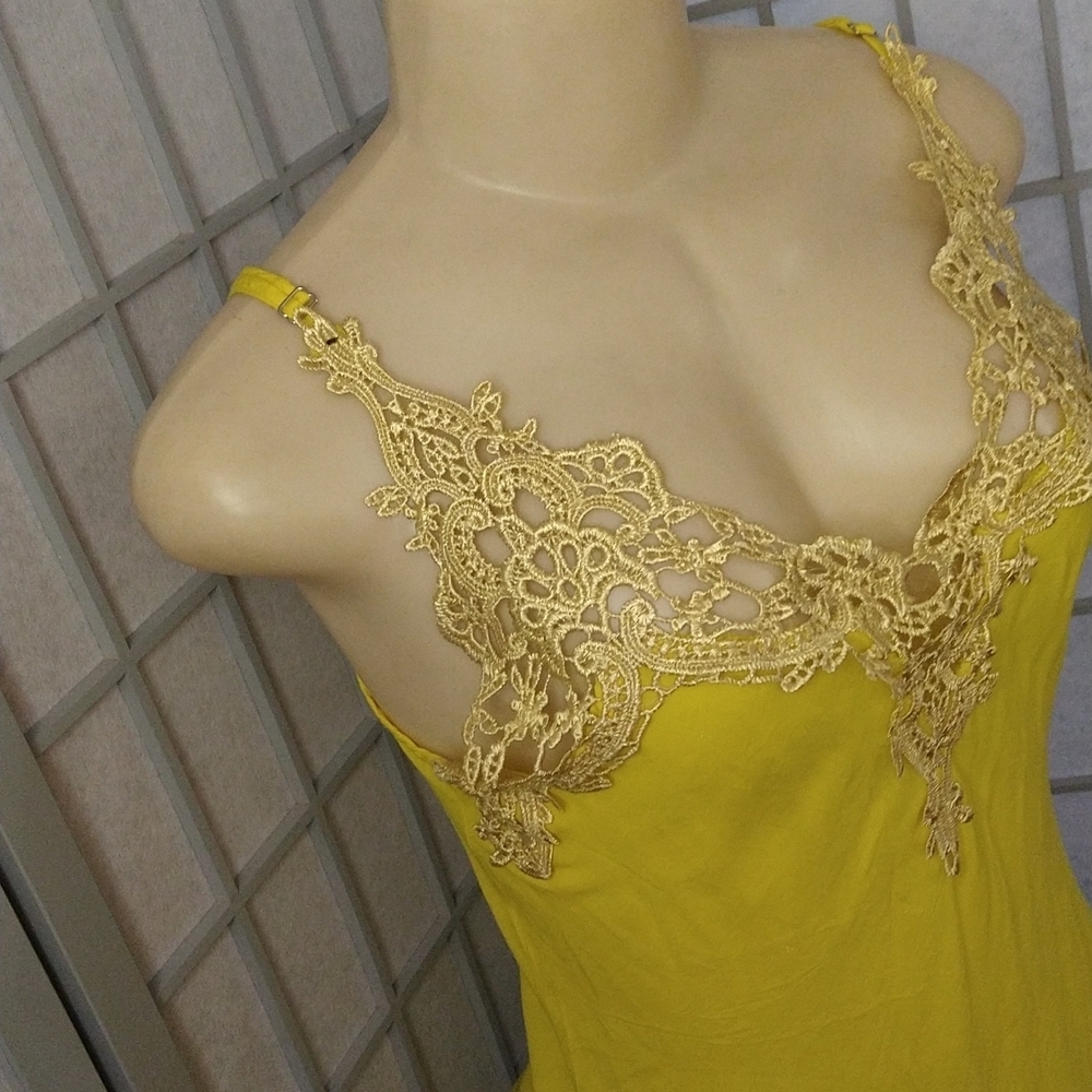 **Yellow spaghetti strap blouse** - Picture 2 of 6